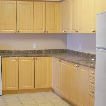 Hotel Laurier - Apartment Style Residence Ватерлоо Экстерьер фото